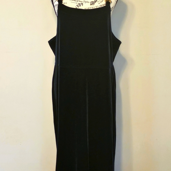 DARKEST EMERALD GREEN LINED DRESS!! FEELS LIKE CRUSHED VELVET 😍 - Picture 7 of 12